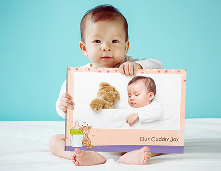 Design a baby’s first-year Photo Book full of cuddling memories
