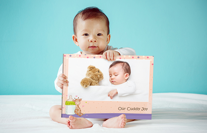 Design a baby's first-year Photo Book full of cuddling memories