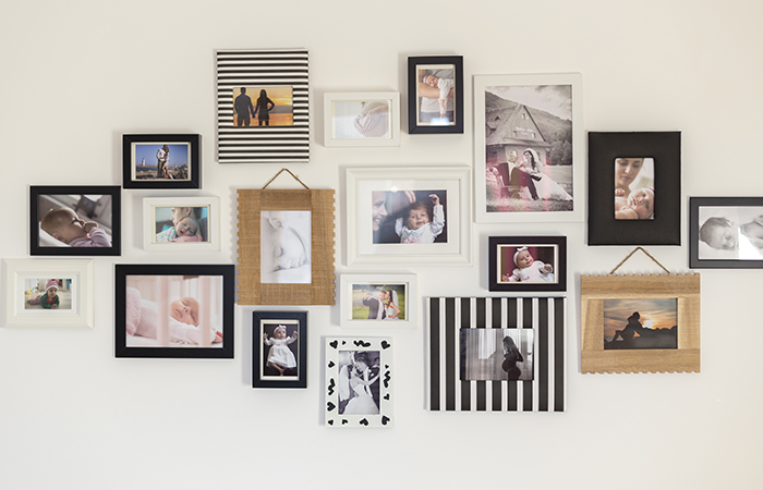 25 Cool Ideas To Display Family Photos On Your Walls Picsy - Family Picture Gallery Wall Ideas