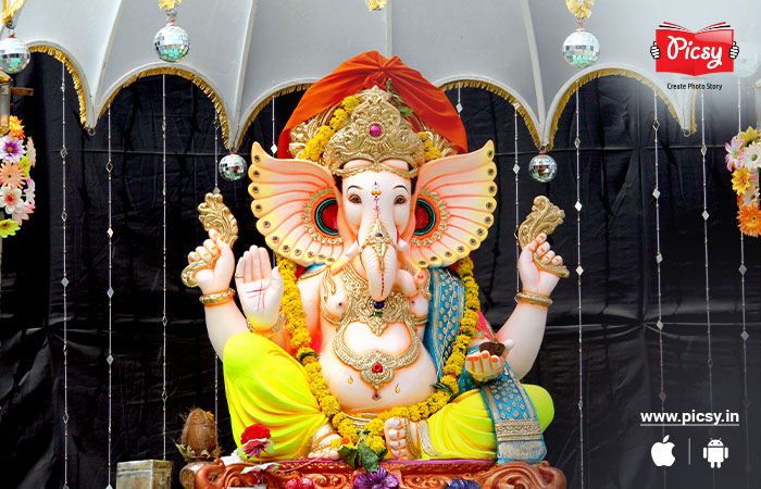 Ganpati Decoration with Mirrors